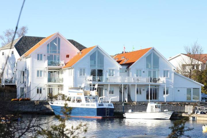 Hotel für 9 Personen, mit Balkon und Terrasse sowie Garten in Rennesøy