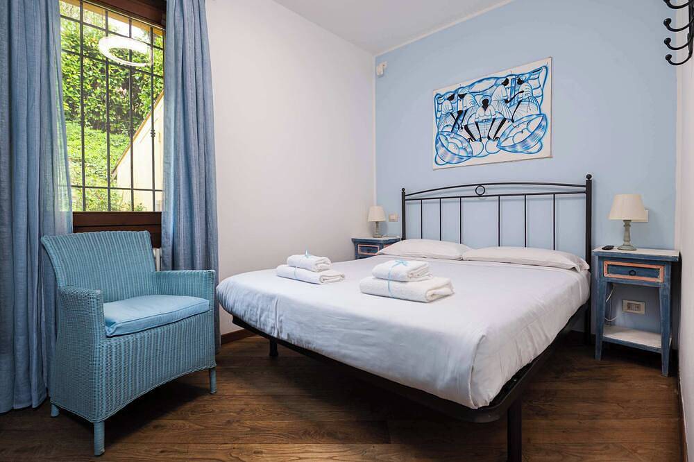 Beautiful villa with private garden and pool in Costermano, Gardasee-Berge