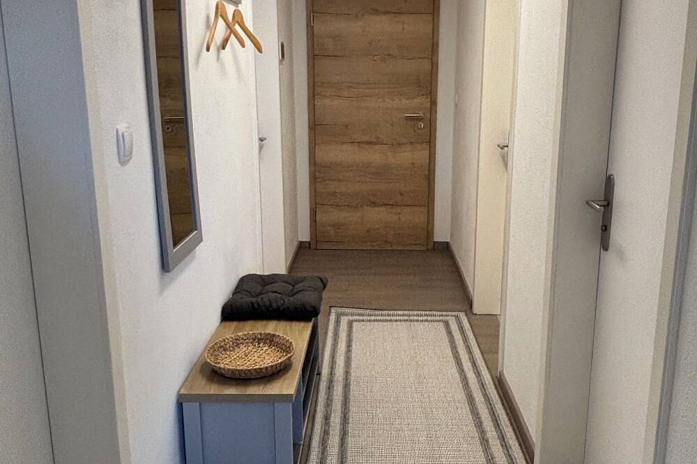 Ganze Wohnung, Charmante Ferienwohnung - ruhige Umgebung aber stadtnah in Warthausen, Landkreis Biberach