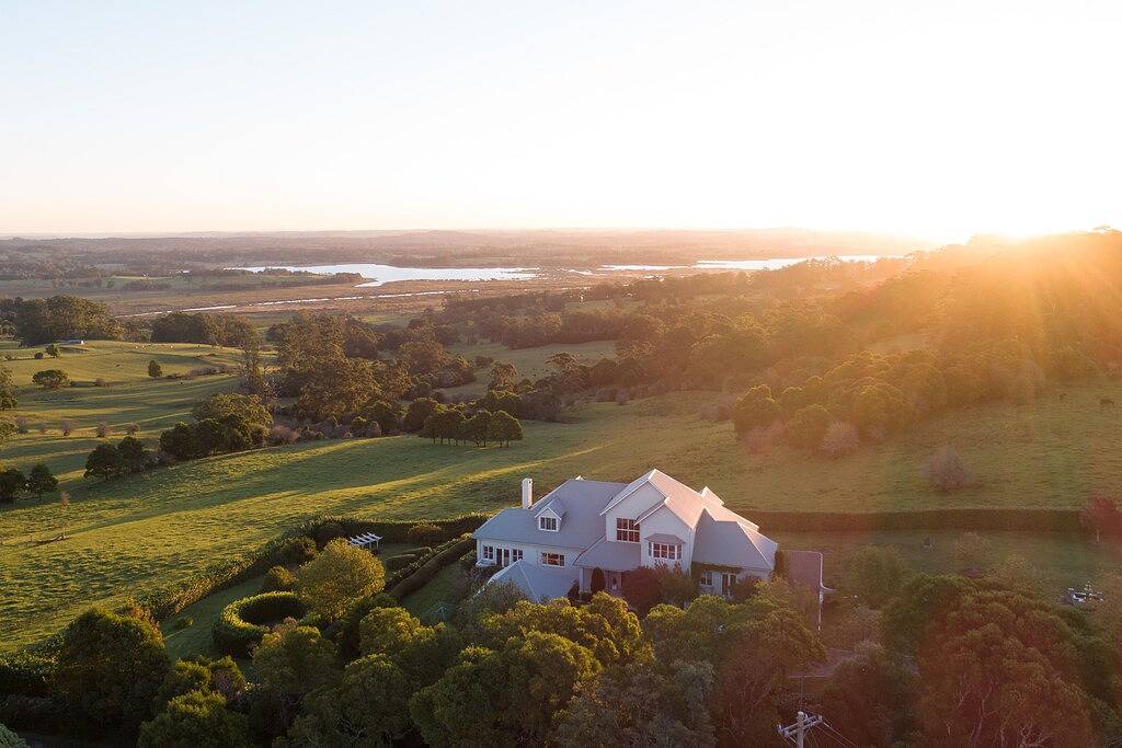 Großes Einfamilienhaus im Hamptons-Stil mit weitem Blick in Wingecarribee Shire Council