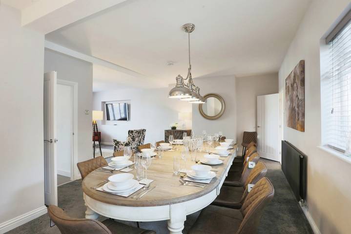 Large Luxury Home in Solihull - Sleeps 14, near Nec & Bhx in Solihull, Birmingham Area