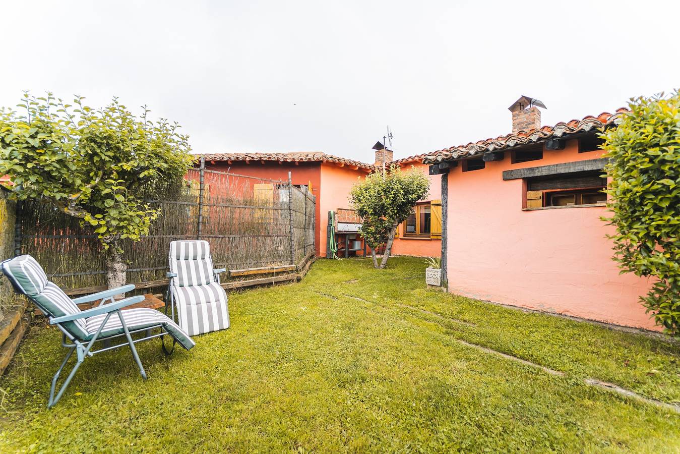 Casa rural 'La Casina' con vistas a la montaña y jardín privado in Castrejón de la Peña, Montaña Palentina