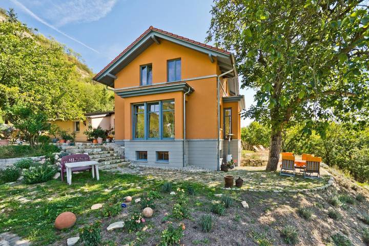 Ferienwohnung für 6 Personen, mit Terrasse und Garten sowie Ausblick in Naumburg