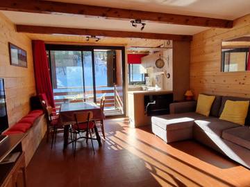 Gîte pour 6 personnes, avec balcon à Enchastrayes