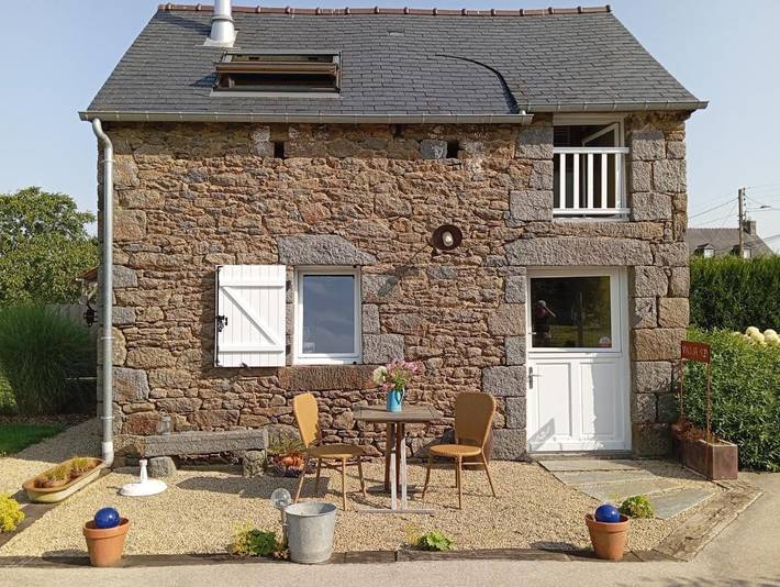 Chambre d’hôte pour 2 personnes, avec Terrasse ainsi que Jardin et Vue à Saint-Pierre-de-Plesguen