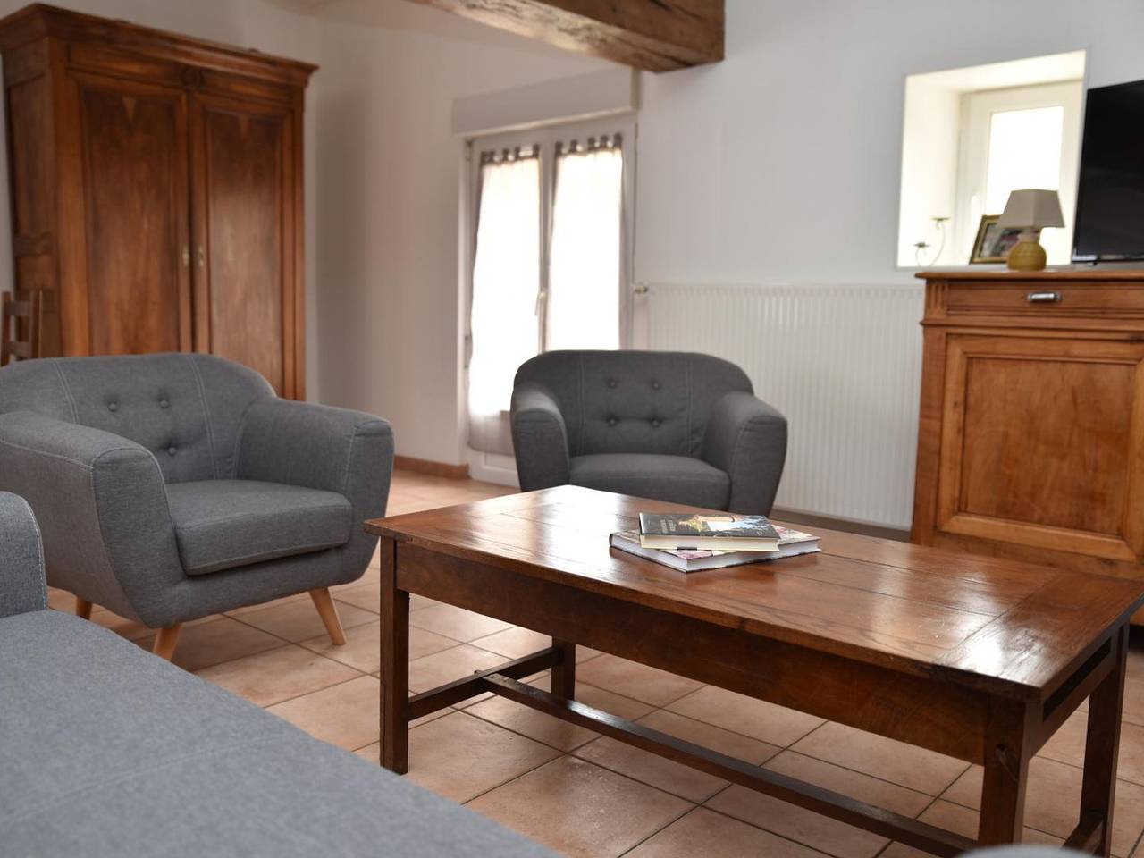 Gîte cozy près de St Pourçain avec piscine, jardin privé, accès handicapé et équipements modernes in Cressanges, Allier