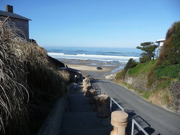 Vacation rental for 4 people, with balcony and hot tub in Lincoln City