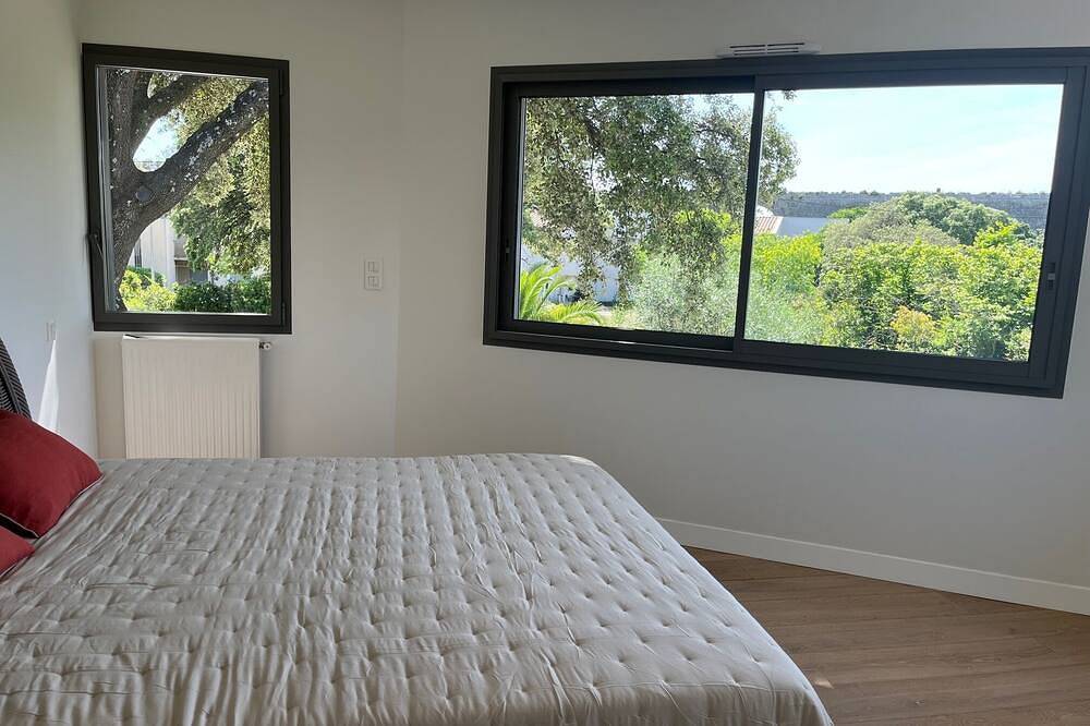 Luxury villa for 8 people with 10x5 saltwater swimming pool and gym in Castries, Region de Montpellier