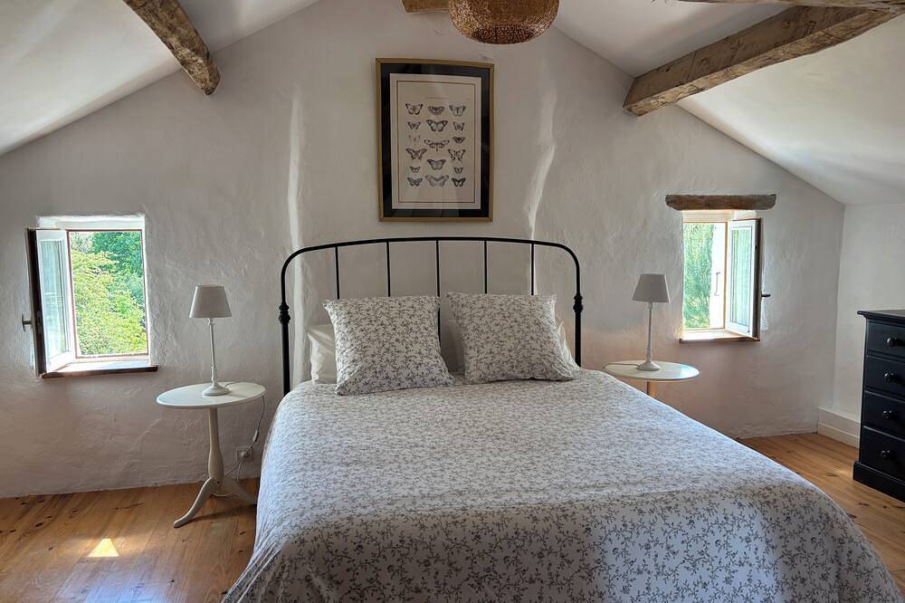 Stunning Gite, private garden, large heated pool, tranquil and historic setting in Cuzorn, Région de Villeneuve-sur-Lot