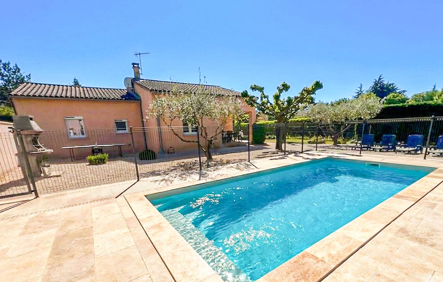 Charmant appartement 1 chambre avec piscine et jardin près du centre-ville de Sampzon in Sampzon, Ardèche
