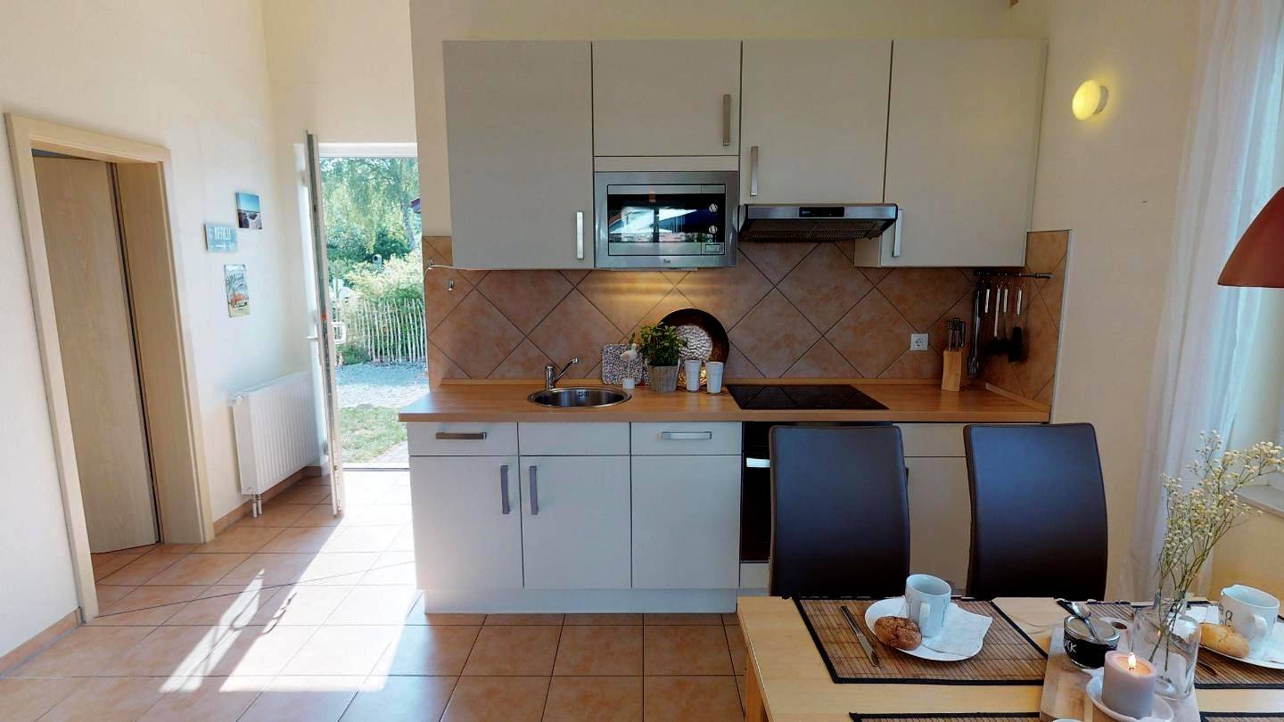 Helles 60 m² Ferienhaus für 4 Personen und Hund mit Garten, Strandkorb und Kamin in Südstrand Pelzerhaken, Ostholstein