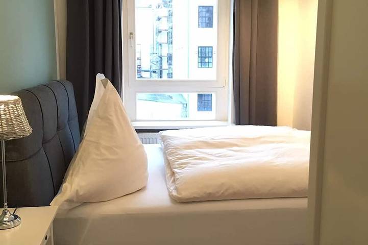 Ganze Wohnung, Exklusives Industrie-Loft 2 am Kanal in Hamburg-Uhlenhorst, 12 Min zum Hbf. in Hamburg-Nord, Hamburg