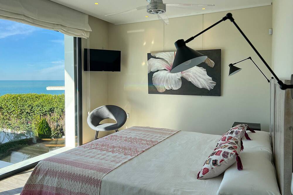 Aguadulce. Primera línea de playa con estilo in Roche, Conil de la Frontera