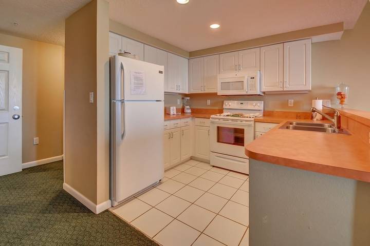 Vacation rental for 10 people, with hot tub and pool as well as balcony in Daytona Beach