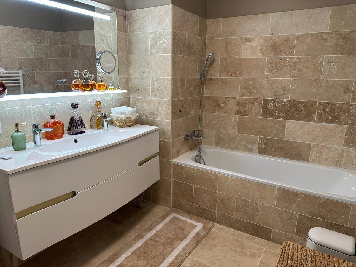 Appartement entier, Two-Bedroom Apartment in Saint-Laurent-Blangy, Région d'Arras