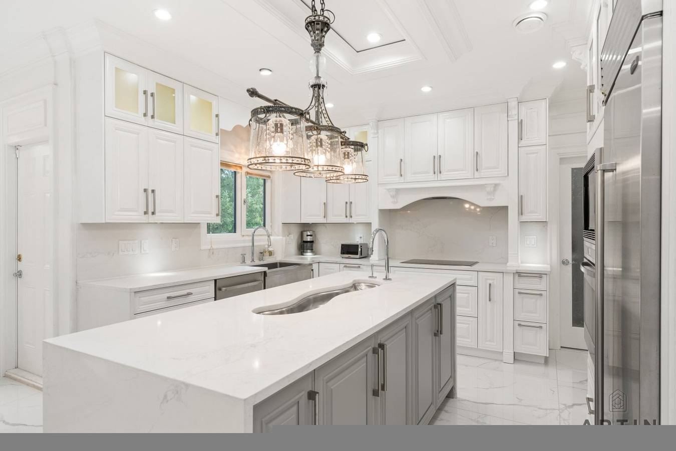 Grand Burnaby 5Br Retreat | Movie Room & Sauna in Burnaby, Columbia Británica