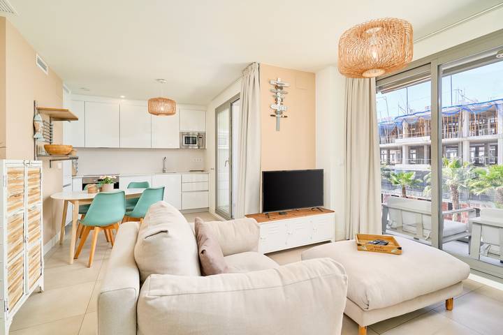 Apartamento inteiro, Apartamento 'Sunset Panorama' com vista mar, wifi e ar condicionado in Torrox Costa, Torrox