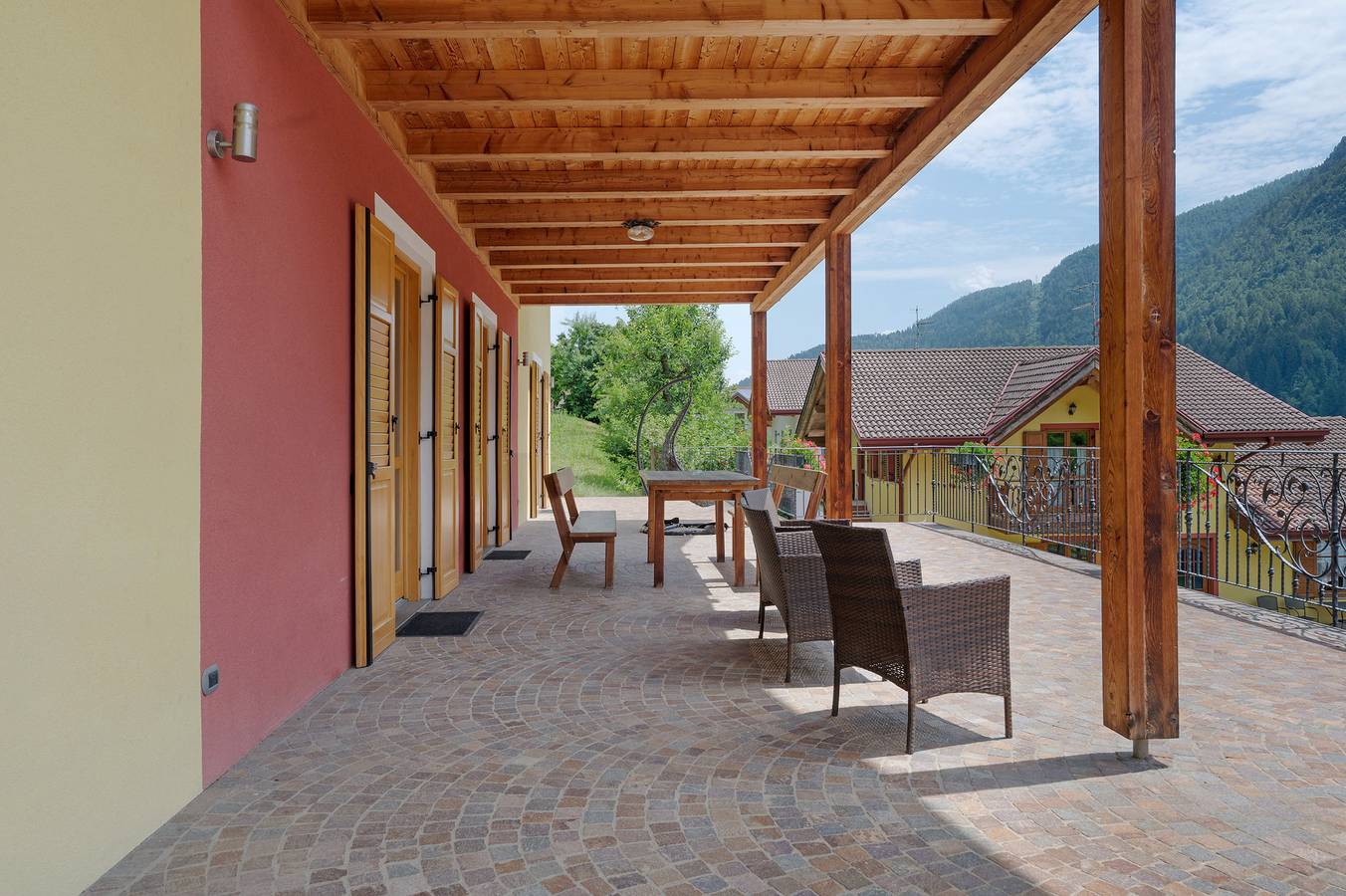 Ganze Wohnung, Ferienwohnung 'Stanza 1' mit Bergblick, privater Terrasse und Wi-Fi in Bozzana, Caldes