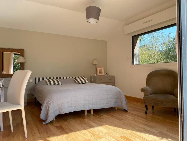 Location de vacances pour 2 personnes, avec vue ainsi que terrasse et jardin à Les Iffs