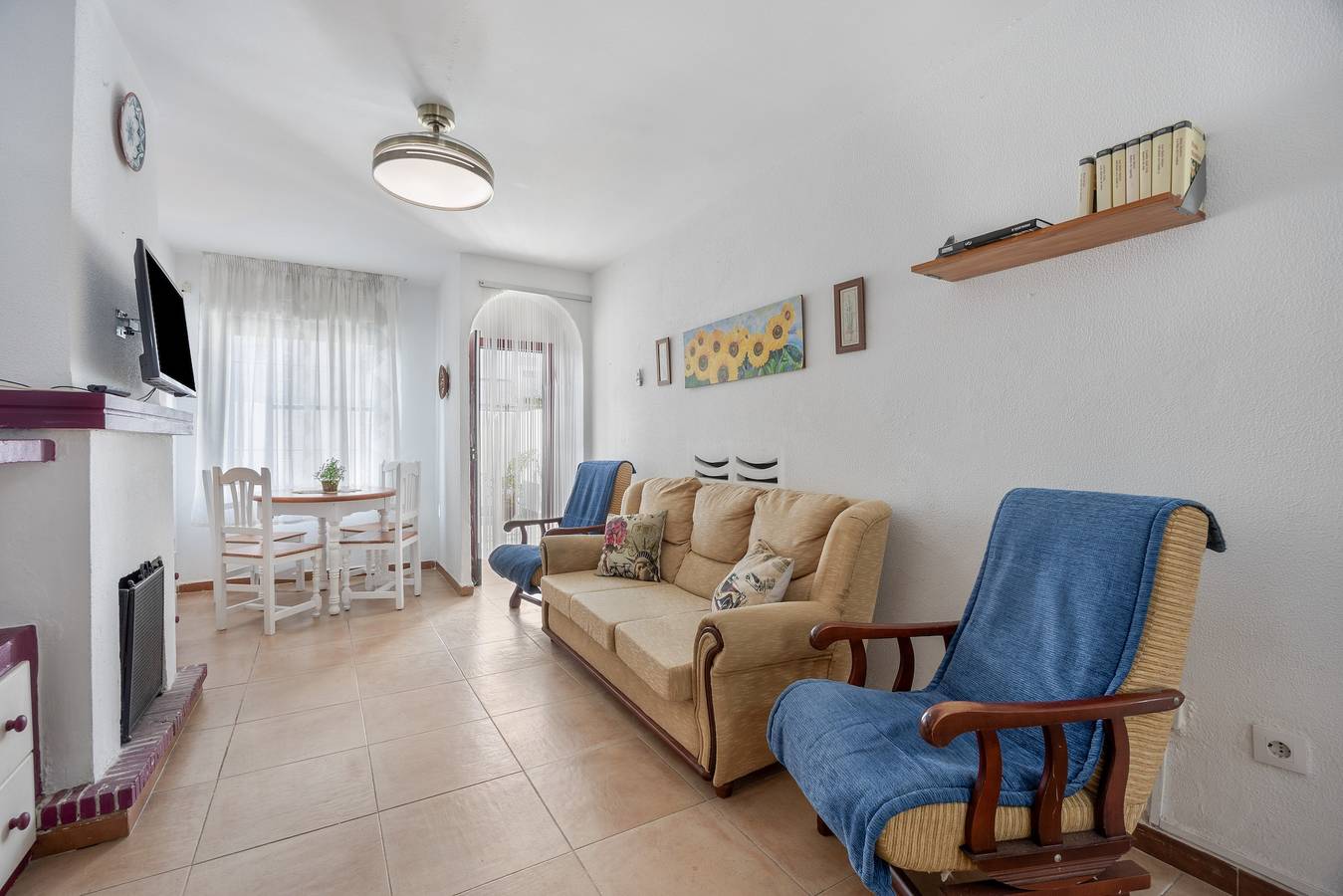 Apartamento entero, Apartamento 'Dos Dormitorios' con piscina compartida, terraza privada y jardín compartido in Los Gallos-Cerromolino, Chiclana de la Frontera