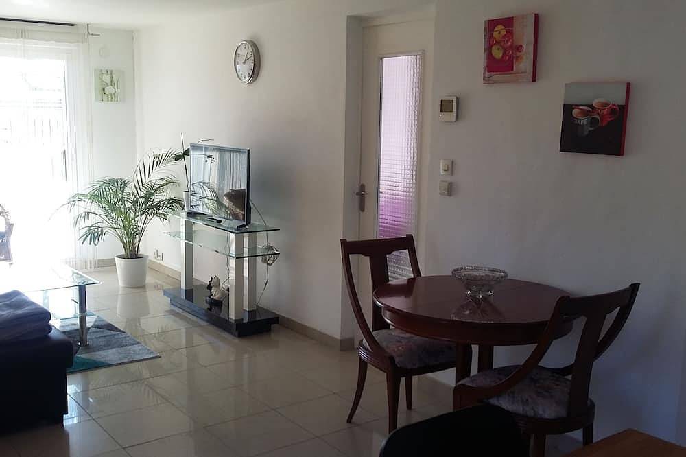 Apartamento entero, Apartment type f2 47 m, with shaded terrace, parking in Saint-Ismier, Isère