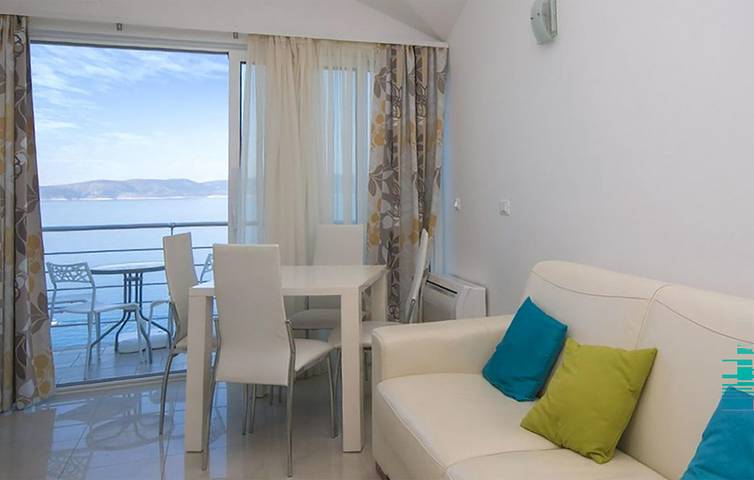 Ganze Ferienwohnung, Gemütliches Apartment mit Meerblick, WLAN, Parkplatz und Küche – 2,5 km vom Strand entfernt in Brela, Makarska Riviera