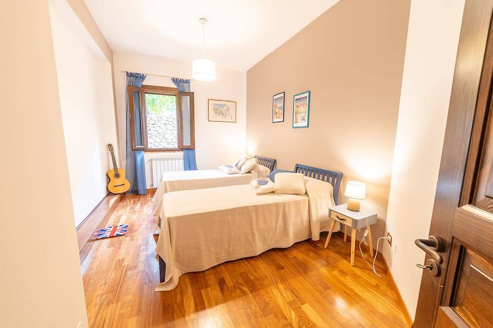 Elegant Sicilian house, pool, excellently finished, sea view in Carini, Palermo Province