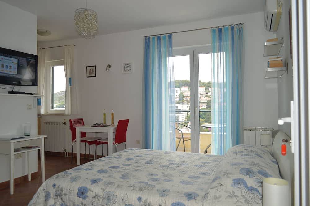 Entire apartment, Studio apartment Julia with balcony in Lapad in Dubrovnik, Grad Dubrovnik