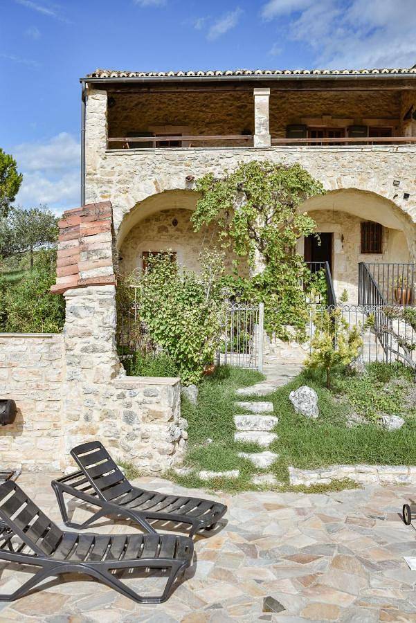 Location de vacances pour 19 personnes, avec vue ainsi que piscine et jardin, animaux acceptés à Labastide-de-Virac - 4