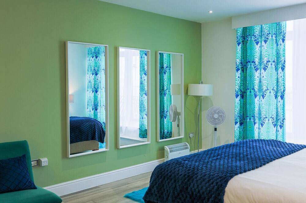 Entire apartment, Seaside Bliss:1-Bedroom Apt with Sea Views in Penarth, Cardiff