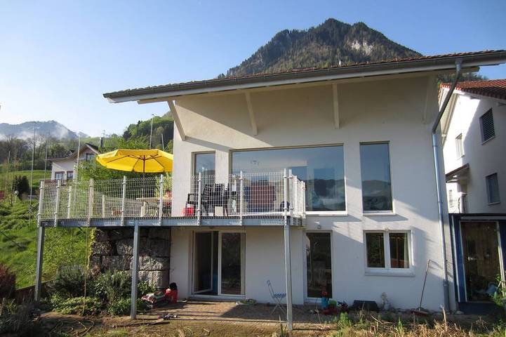 Apartamento entero, Apartamento en una casa de familia, con impresionantes vistas del lago y las montañas in Buochs, Lago de los Cuatro Cantones