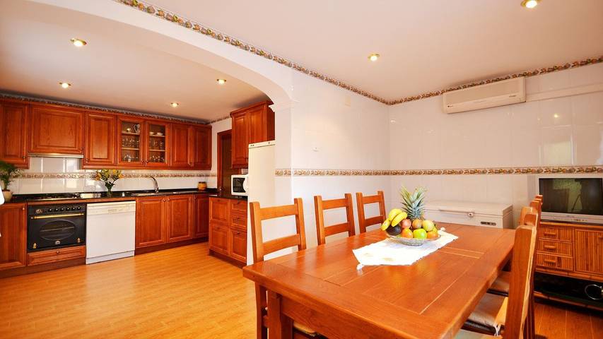 Ferienhaus für 8 Personen, mit Terrasse und Pool sowie Garten in El Toro