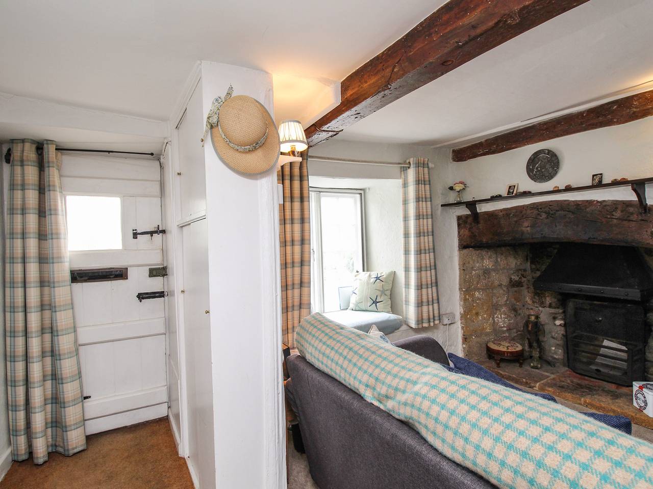 Dormouse Cottage in Burton Bradstock, Dorset