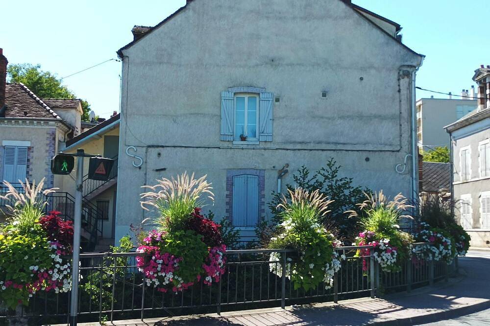 Apartamento entero, Homerez - Ap Montargis, vista lago, parking in Montargis, Región de Montargis