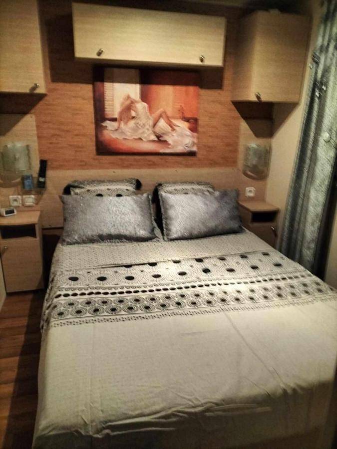 Camping pour 6 personnes, avec terrasse ainsi que piscine et vue à Puget-sur-Argens - 3