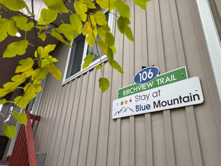 Vacation rental for 13 people, with balcony and yard, kid friendly in Blue Mountain (Ontario)