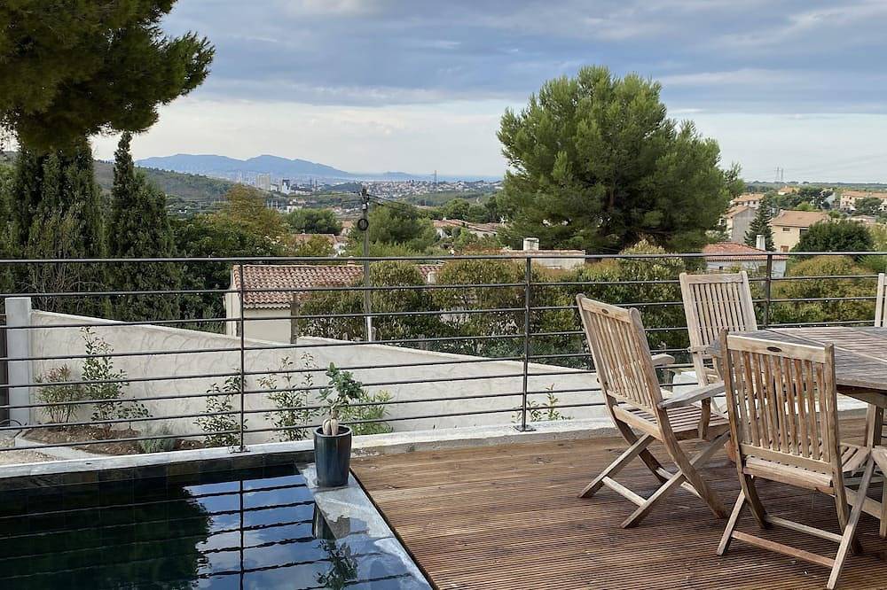 Luxury villa, panoramic view of the harbor of Marseille in Septèmes-les-Vallons, Region de Aix-en-Provence