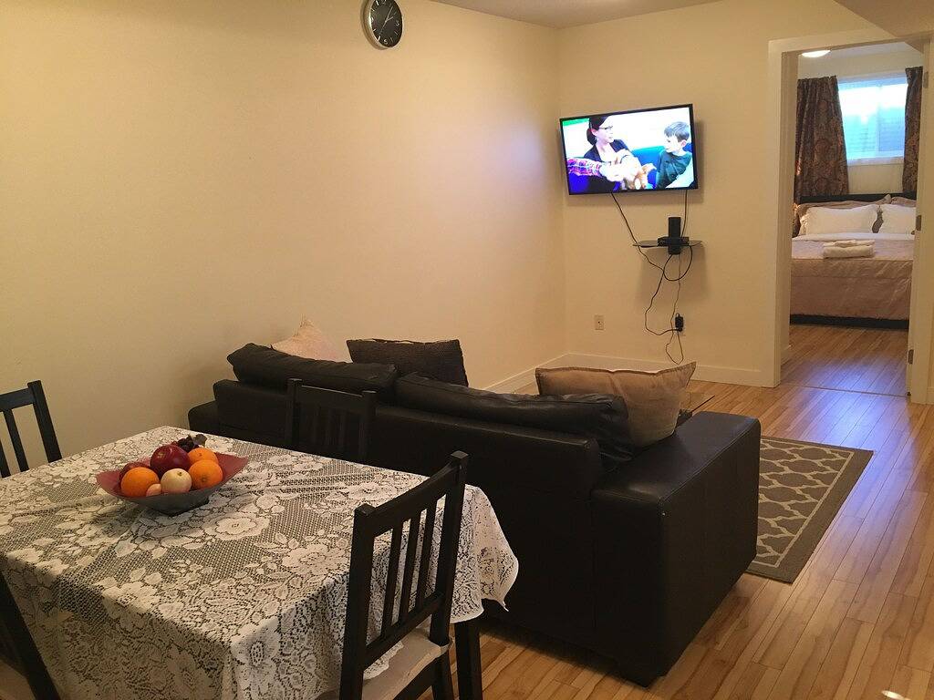 Bed And Breakfasts for 6 Guests in Edmonton, Alberta