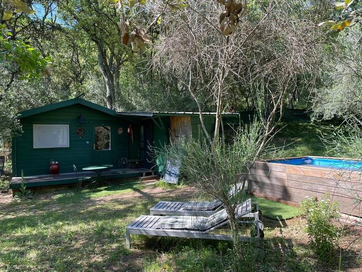 Chalet pour 2 personnes, avec piscine ainsi que vue et jardin