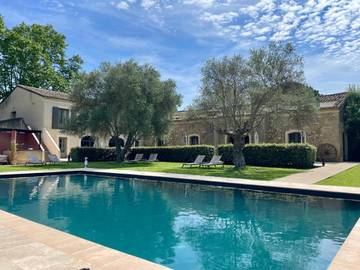 Hôtel pour 2 personnes, avec piscine et jardin, animaux acceptés à Vers-Pont-du-Gard