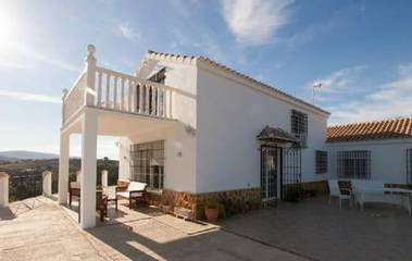Casa rural para 6 personas, con terraza y piscina en Algar