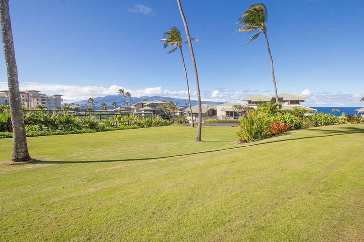 Vacation rental for 2 people, with yard and balcony as well as pool in Kapalua