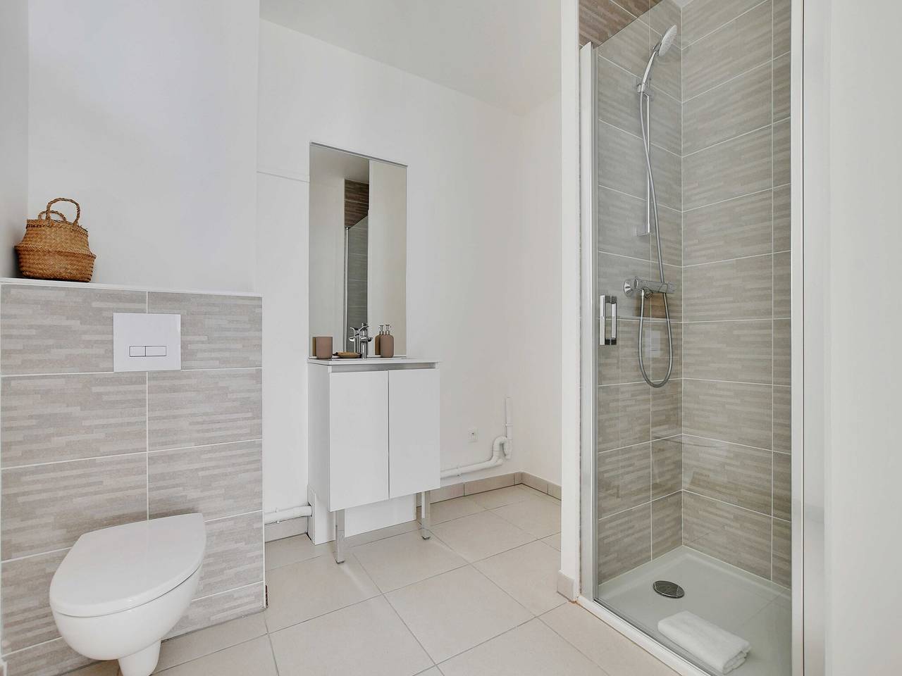 Appartement entier, Appt Elégant - 1Bdr/2P - Proche Paris & La Défense in Suresnes, Hauts-de-Seine