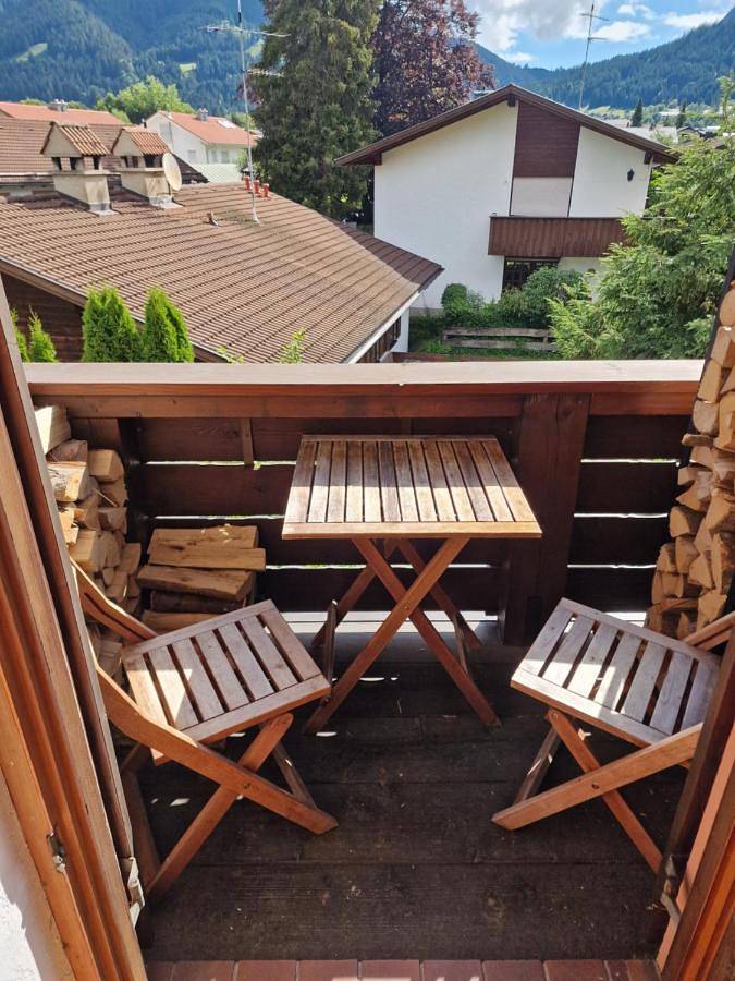 Hütte für 4 Personen, mit Ausblick und Terrasse in Oberammergau - 2