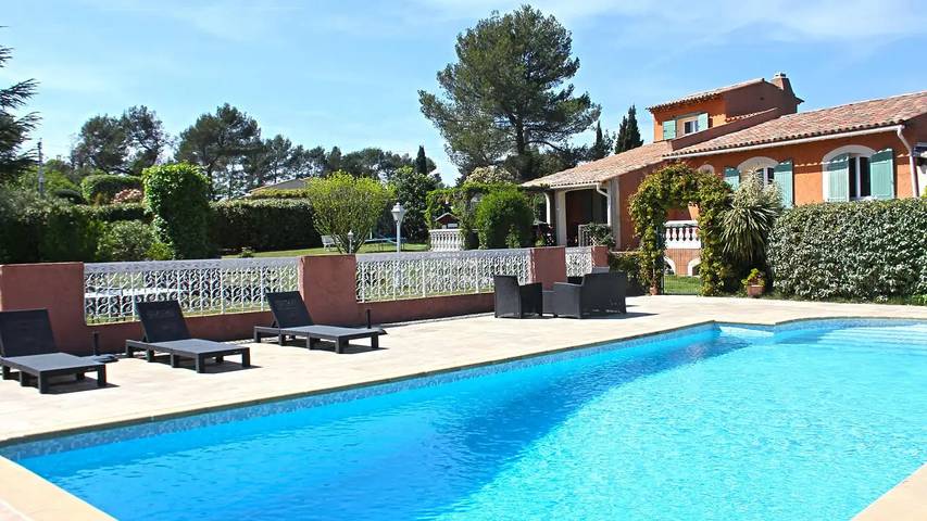 Location de vacances pour 8 personnes, avec jardin et piscine, animaux acceptés à Bagnols-en-Forêt - 2