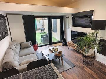 Gîte pour 2 personnes, avec terrasse et jardin à Longvic