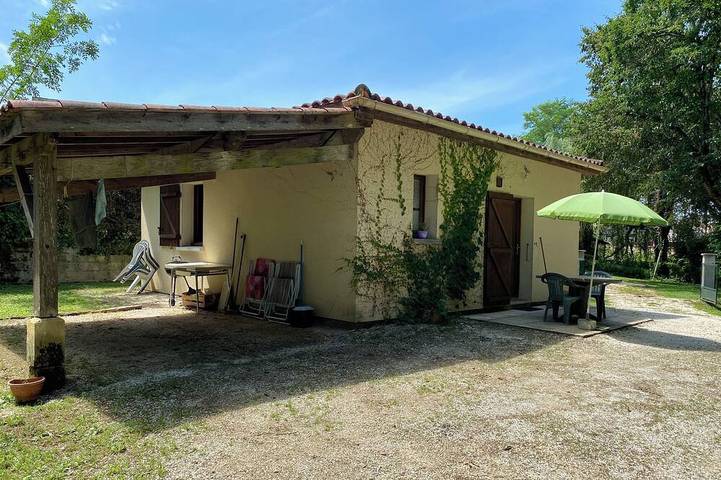Maison de vacances pour 4 personnes, avec jardin et terrasse, animaux acceptés à Saint-Julien-de-Lampon