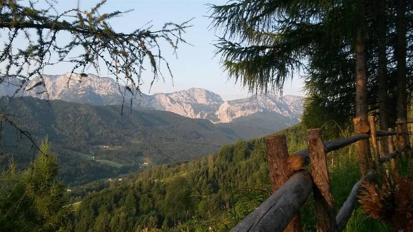 Ferienwohnung für 6 Personen, mit Terrasse und Garten sowie Seeblick