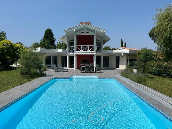 Location de vacances pour 10 personnes, avec piscine ainsi que sauna et jardin à Cestas