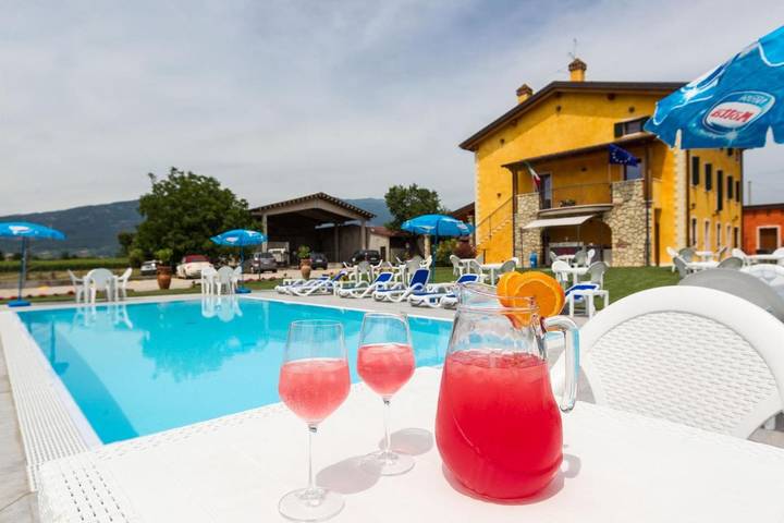 Appartamento per 6 persone, con Terrazza e Giardino nonché Piscina a Affi